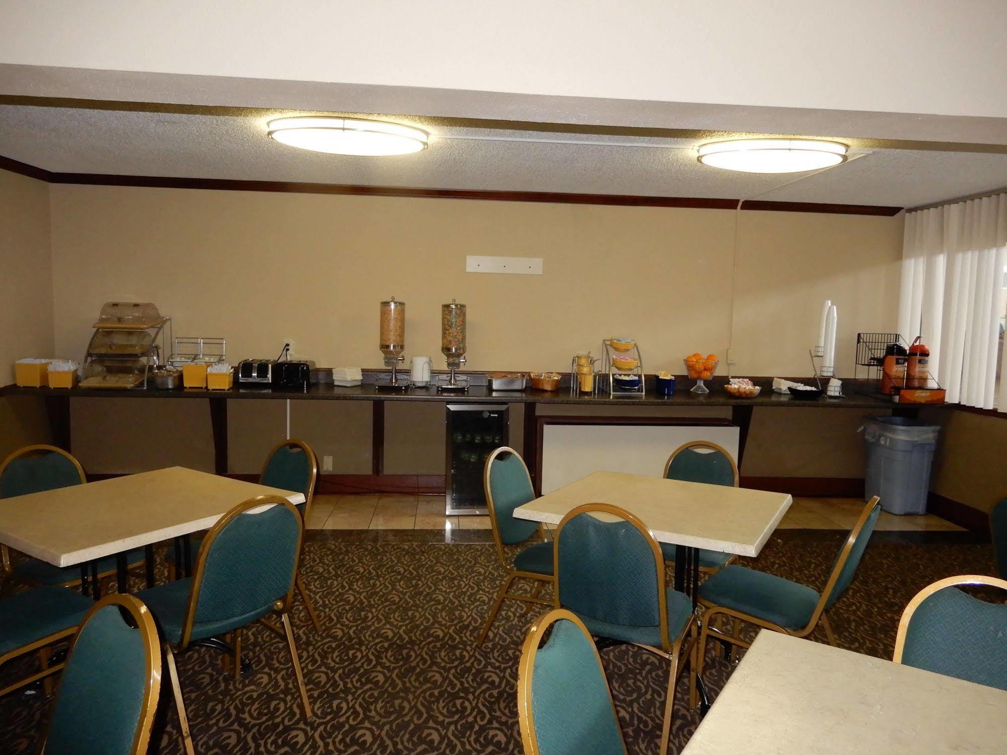 Clarion Hotel Milwaukee Airport Esterno foto